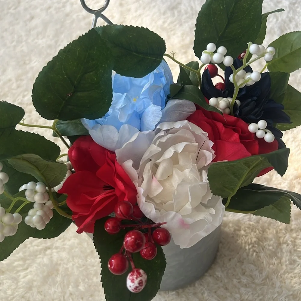🌻 NWT Celebrate It Hanging Faux Floral Tin